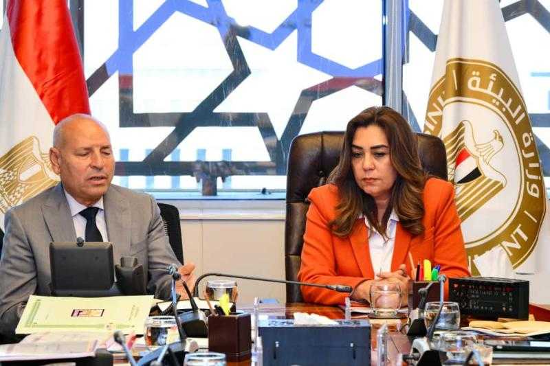 وزيرة البيئة تجتمع مع محافظ القاهرة لبحث سبل وإجراءات النقل الآمن لمجزر البساتين إلى ١٥ مايو