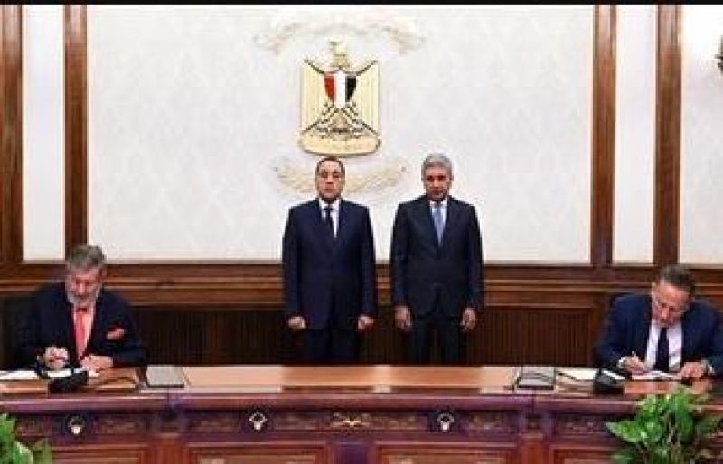 رئيس الوزراء يشهد توقيع اتفاقية شراكة بين ”صن رايز” الفندقية و”ماينور” الدولية للضيافة