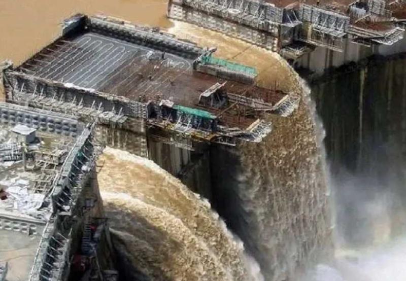 عباس شراقي يحذر من استمرار الفيضان العالي بسد النهضة تزامنا مع فيضان نهر النيل