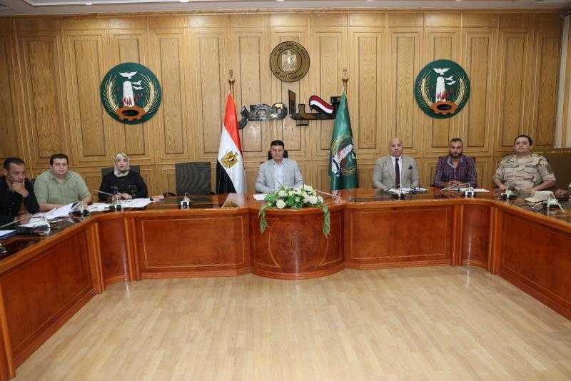 السكرتير العام لمحافظة المنوفية يناقش الموقف النهائي لتسليم مشروعات المبادرة الرئاسة بقري أشمون والشهداء