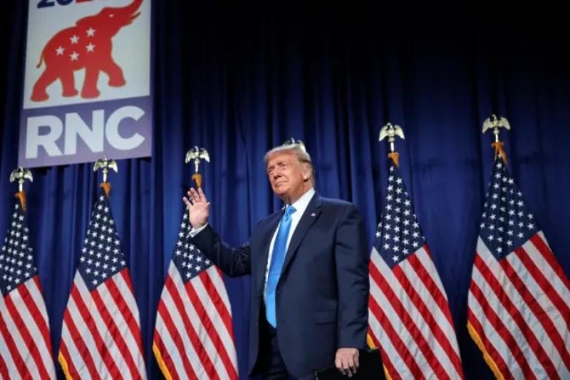 عضو ”الديمقراطي الأمريكي”: الجمهوريون يسعون لخفض الرعاية الصحية وزيادة أعباء الفقراء