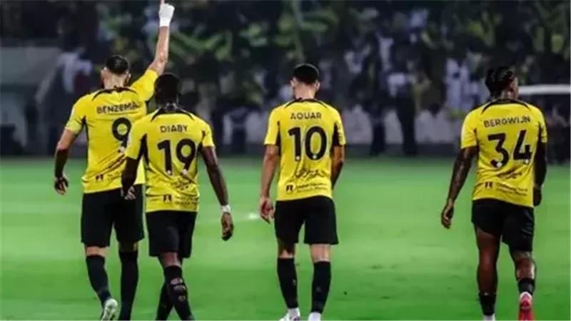الاتحاد يُقيل لوران بلان بعد خسارة الكلاسيكو أمام النصر