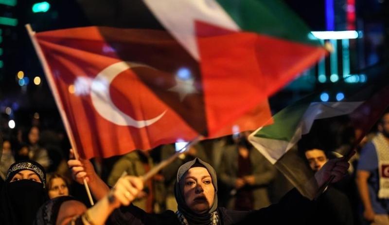 احتجاجات واسعة في تركيا بعد اقتحام البحرية الإسرائيلية لسفن أسطول الصمود