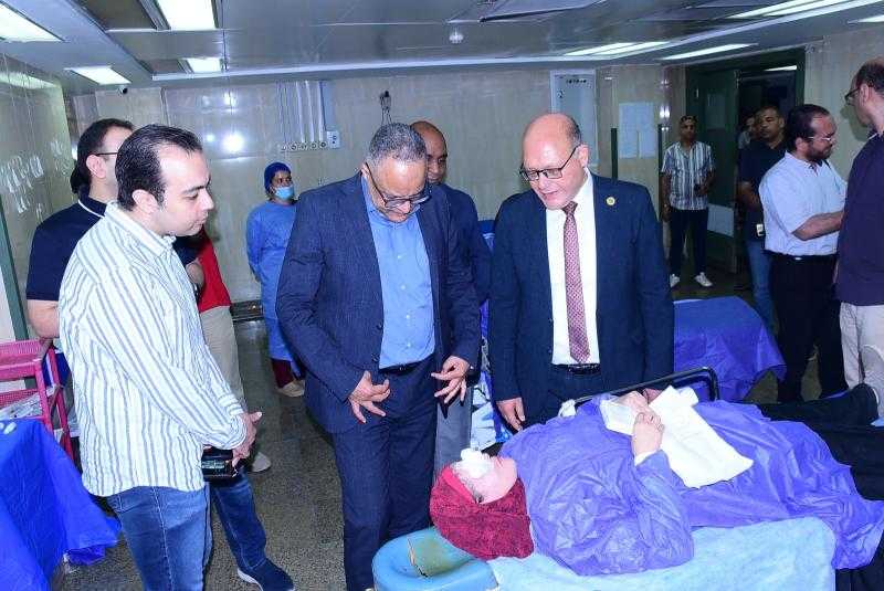 قسم جراحة العيون بمستشفى سوهاج الجامعي ينجح فى إجراء 120 عملية مياه بيضاء فى يوم واحد