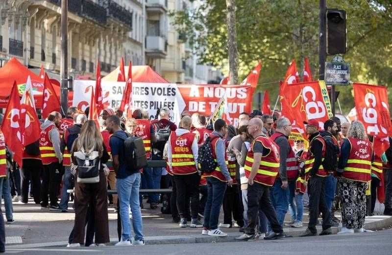 عشرات الآلاف في فرنسا يشاركون في احتجاجات حاشدة مناهضة للتقشف