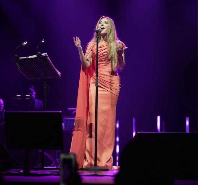 نجوى كرم تخطف الأنظار في دبي أوبرا.. ليلة طربية كاملة العدد