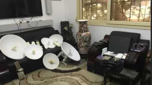 ضبط أجنبي يدير شبكة بث تلفزيوني غير مرخصة في الإسكندرية