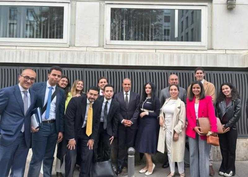 وزير الخارجية يلتقي عدد من الطلال الدارسين بفرنسا