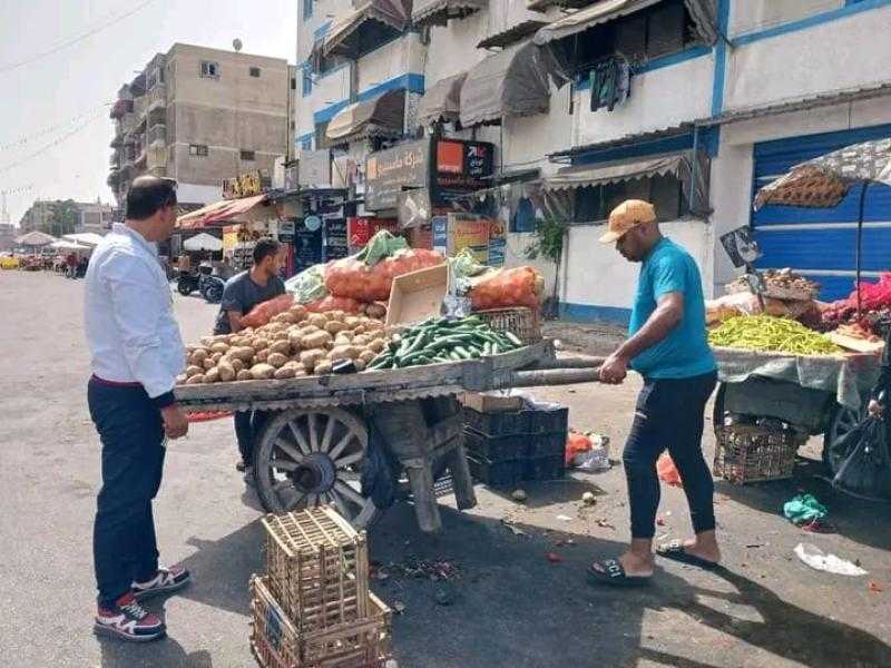 حي الضواحي ببورسعيد يشن حملة لإزالة الأسواق العشوائية و الإشغالات بشارع 23 ديسمبر