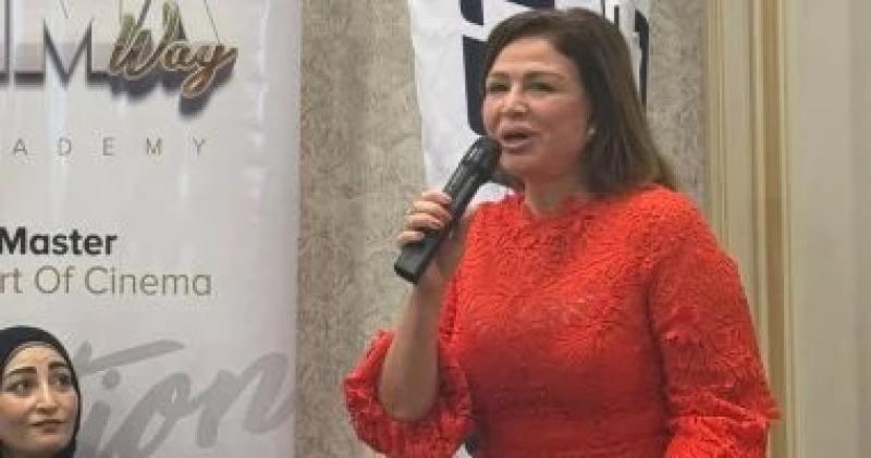 إلهام شاهين: ليلى علوي صديقتي قبل كل شيء