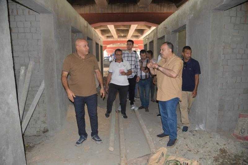 محافظ أسيوط يتفقد إنشاء منافذ ومعارض دائمة للمحافظة والأسر المنتجة أسفل كوبري فيصل