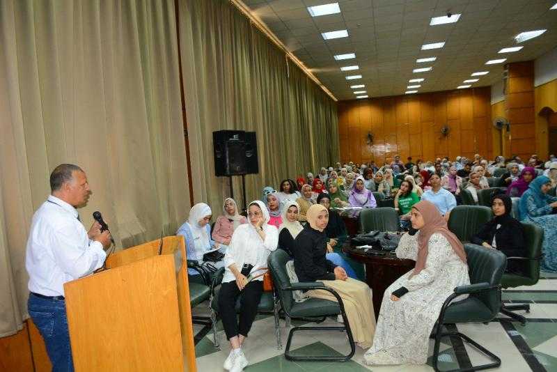 جامعة أسيوط تختتم فعاليات معسكر إعداد الكوادر الطلابية بمحاضرات متنوعة حول الأمن القومي والتسامح والعمل التطوعي