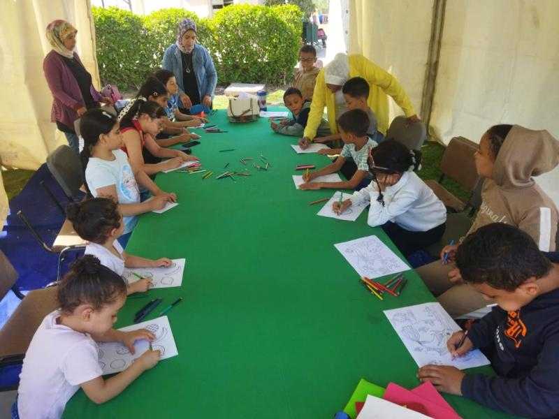 قصور الثقافة تواصل مشاركتها بالعروض الفنية للأطفال وورش تنمية المواهب بمعرض دمنهور للكتاب