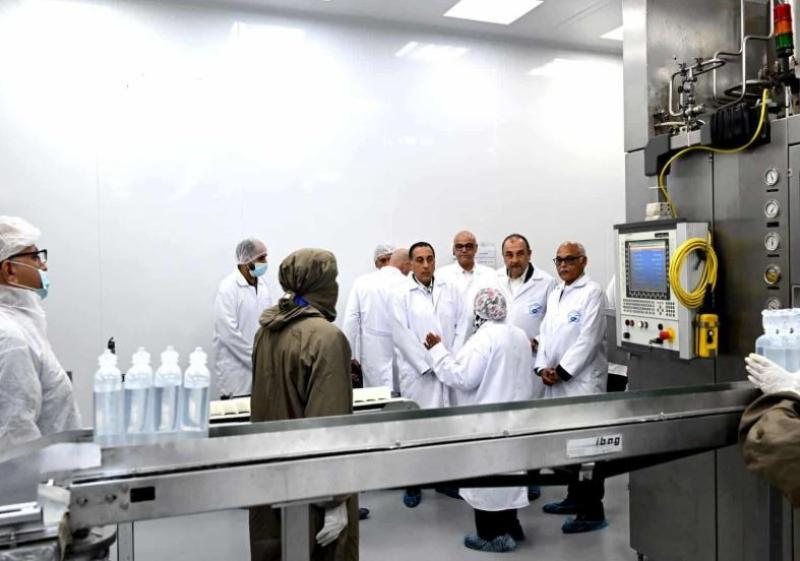 مدبولي يتفقد مصنع المستحضرات الصيدلية الصلبة والمحاليل الوريدية كبيرة الحجم بشركة النصر للكيماويات الدوائية بالقليوبية