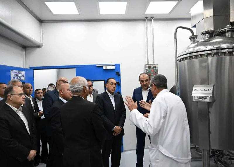 رئيس الوزراء يفتتح مصنع إنتاج الخامات الدوائية وآخر لـ المطهرات