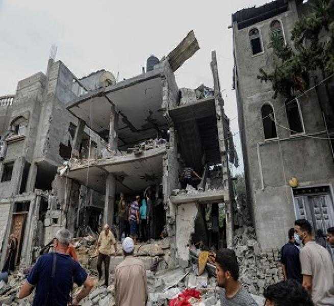 عاجل.. تصاعد القصف الإسرائيلي على دير البلح رغم دعوات ترامب لوقف إطلاق النار