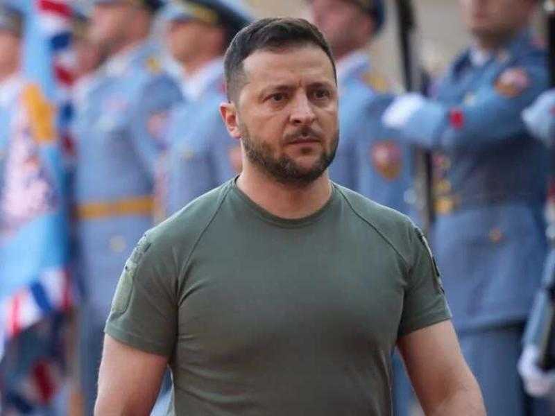 زيلينسكي: إصابة العشرات في هجوم وحشي لطائرة روسية بدون طيار على محطة للسكك الحديدية الأوكرانية