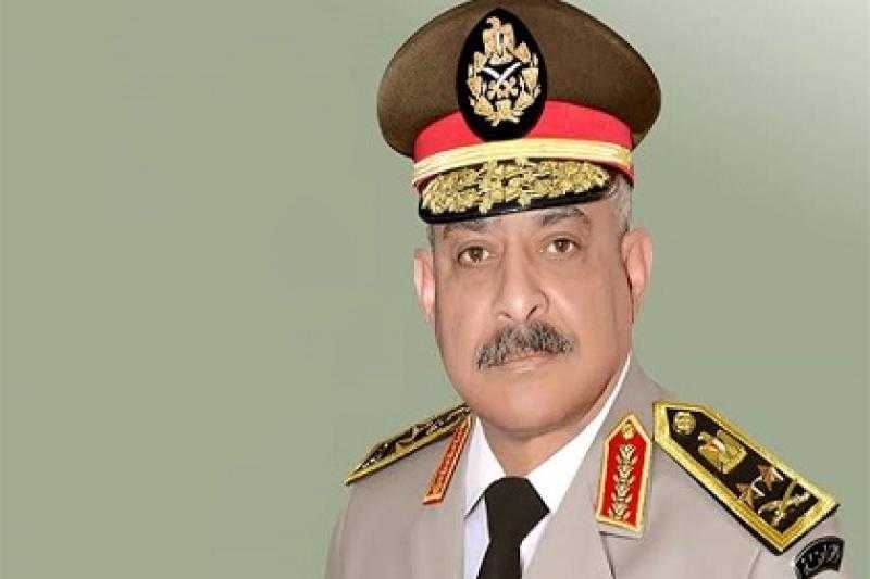 وزير الدفاع يستعرض عدداً من الموضوعات المرتبطة بمهام القوات المسلحة