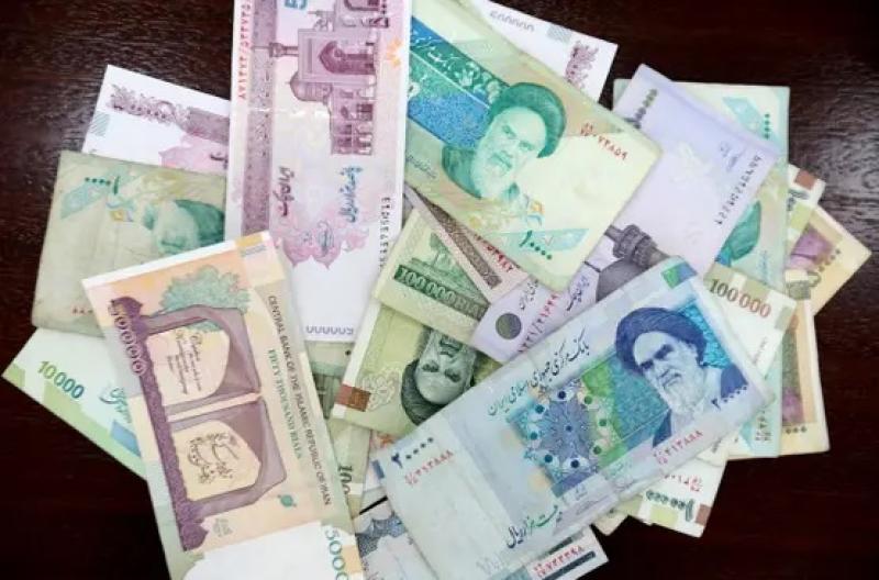 برلمان إيران يحذف 4 أصفار من العملة