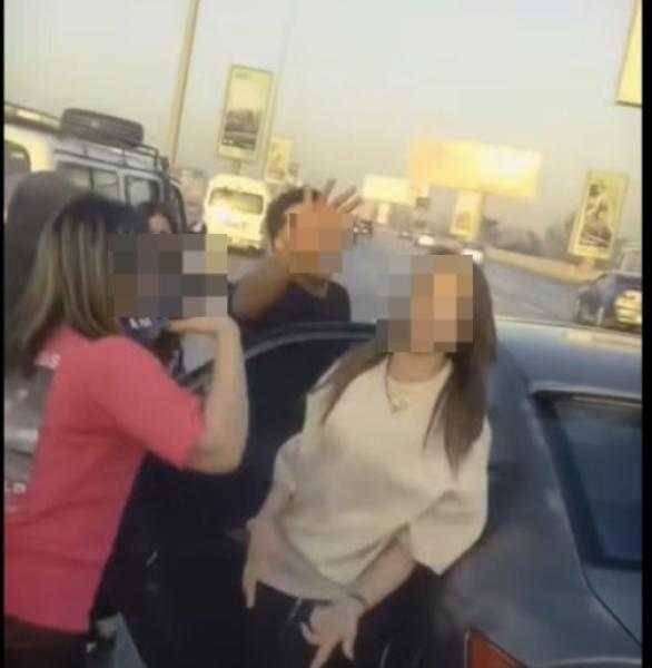 التحقيق مع المتهمين في واقعة الفعل الفاضح على طريق المحور