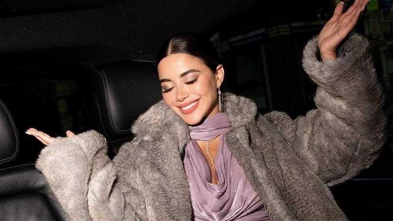 يارا السكري تتألق في عرض أزياء إيلي صعب