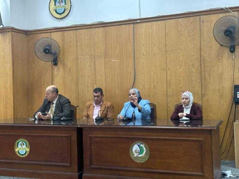 جامعة الفيوم: إنطلاق فعاليات مشروع التنور المجتمعي وندوة تأهيلية توعوية للطلاب بكلية الآداب