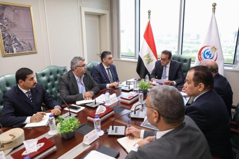 عبدالغفار يتابع الموقف التنفيذي لمشروع المخازن الاستراتيجية لوزارة الصحة