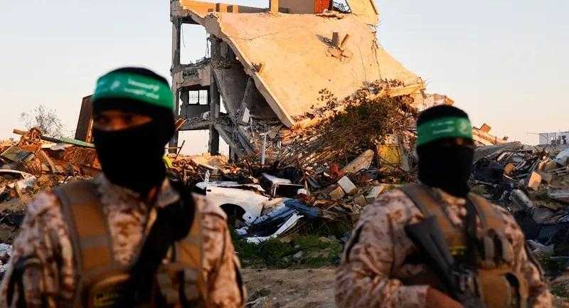 البرغوثي وسعدات يدخلون مطالب حماس بقوائم الأسرى المطلوب الإفراج عنهم