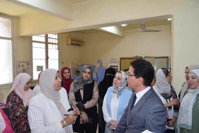 رئيس جامعة بنها يتفقد سير العملية التعليمية بالمعهد الفنى للتمريض