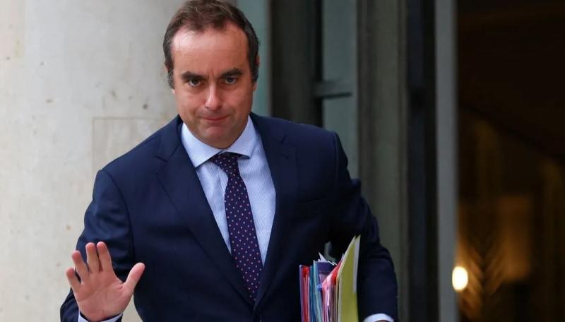 بعد ساعات من تشكيل الحكومة.. استقالة رئيس الوزراء الفرنسي