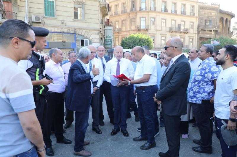 محافظ القاهرة يتفقد أعمال نقل موقف السيارات بميدان رمسيس