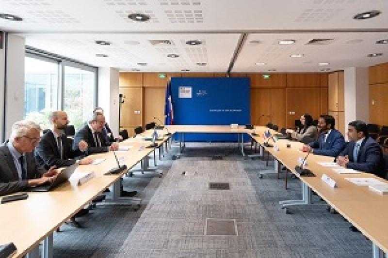 الإمارات وفرنسا تبحثان تعزيز التعاون في الطيران المدني