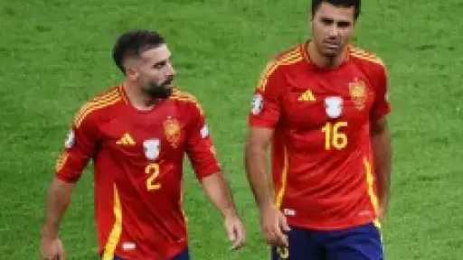 أزمة تضرب إسبانيا قبل المونديال.. تعثر وديات الفراعنة يضع ”لاروخا” في ورطة