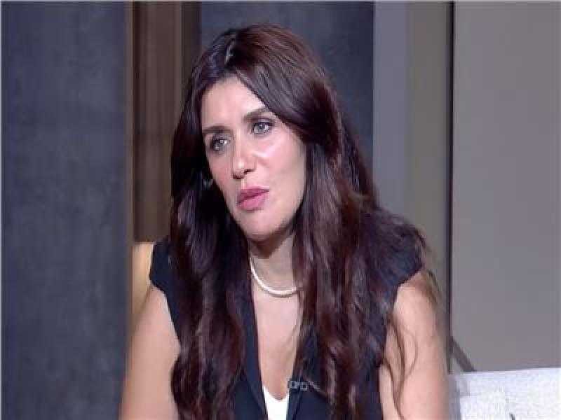 غادة عادل تكشف تفاصيل خضوعها لعملية شد وجه: ”استعدت ملامحي الطبيعية في شكل أصغر”