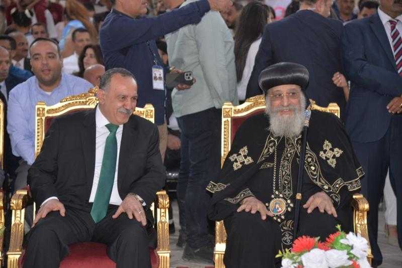 محافظ أسيوط والبابا تواضروس يضعان حجر الأساس لمدرسة سانت ماري الدولية