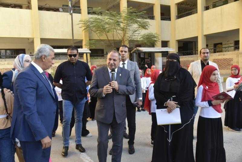 محافظ بورسعيد يتابع سير وانتظام العملية الدراسية بمعهد الزهور النموذجي الأزهري