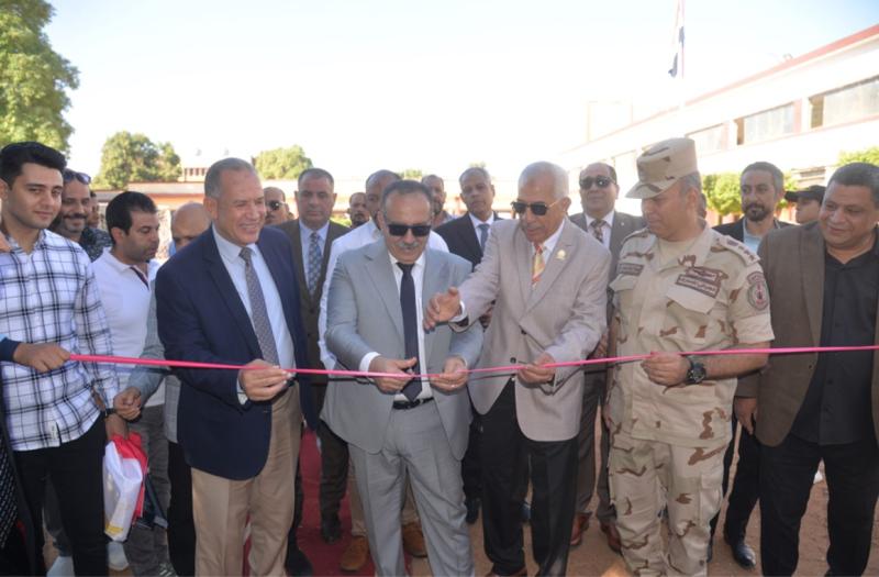 محافظ أسيوط 