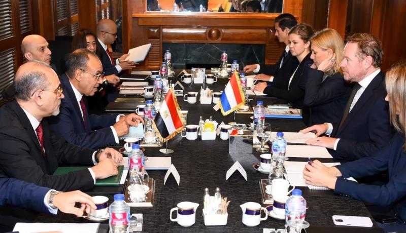 وزير الخارجية يُجري مشاورات سياسية مع نظيره الهولندي