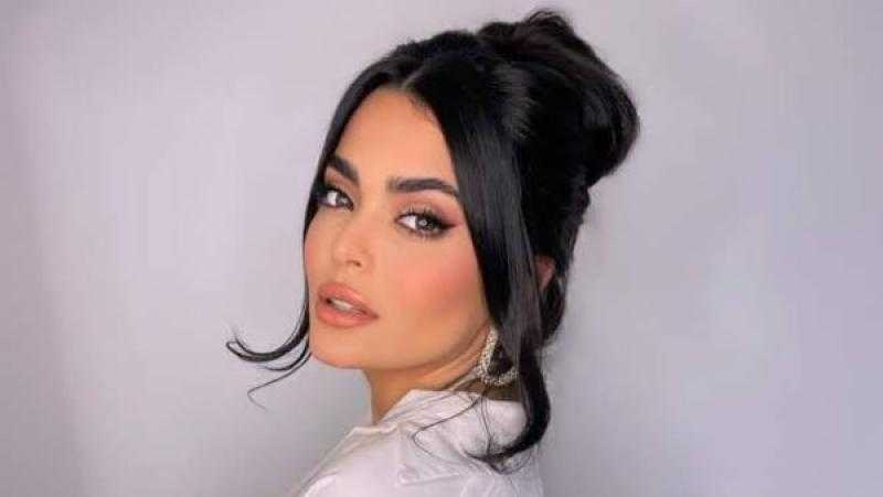 أسماء جلال تهنئ صناع فيلمها الجديد ”فيها إيه يعني؟”