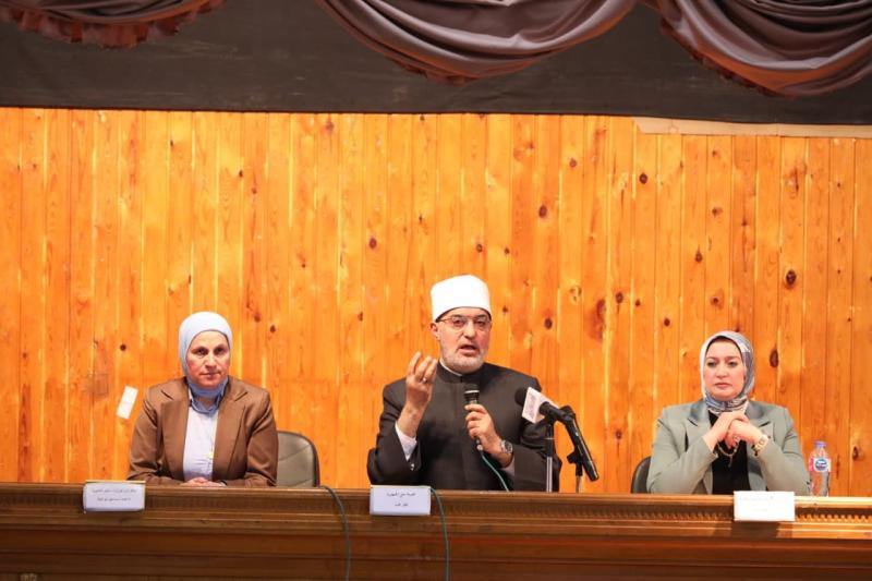 مفتي الجمهورية: الإدمان هو البوابة لكل طريق منحرف