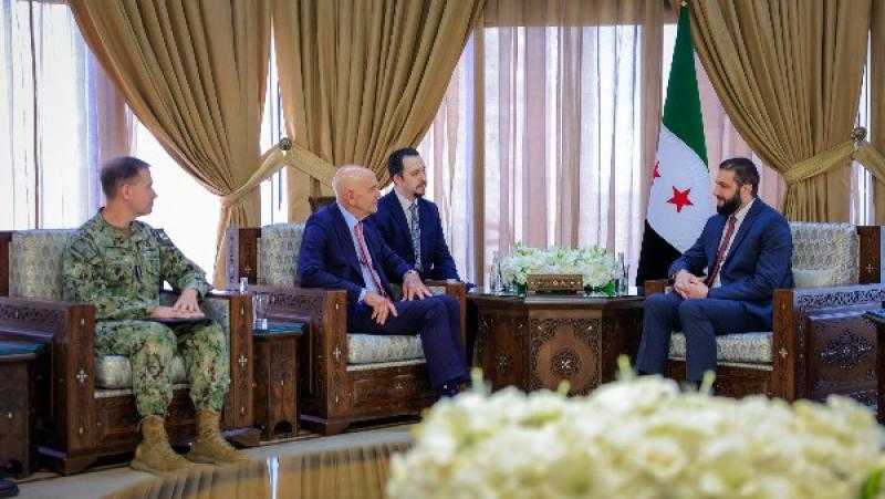 الشرع يستقبل المبعوث الأمريكي وقائد القيادة المركزية