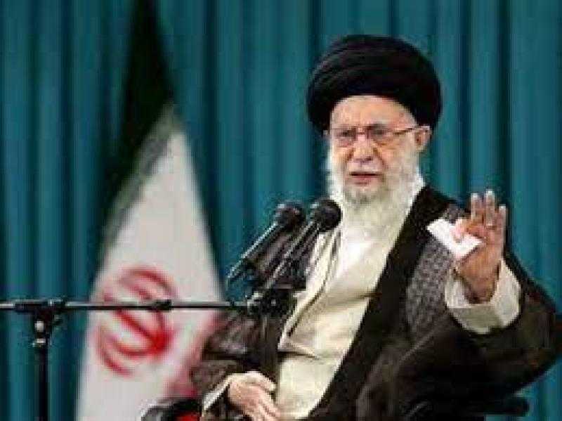 إيران تتوعد برد فوري: عقوبات ترامب لا قيمة لها.. وسنحمي سفننا التجارية بكل قوة