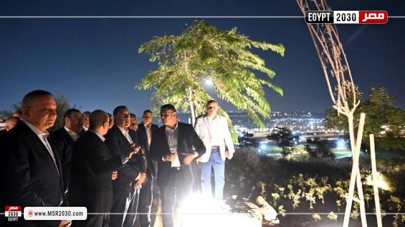 رئيس الوزراء يتفقد سير العمل بمشروع حدائق تلال الفسطاط