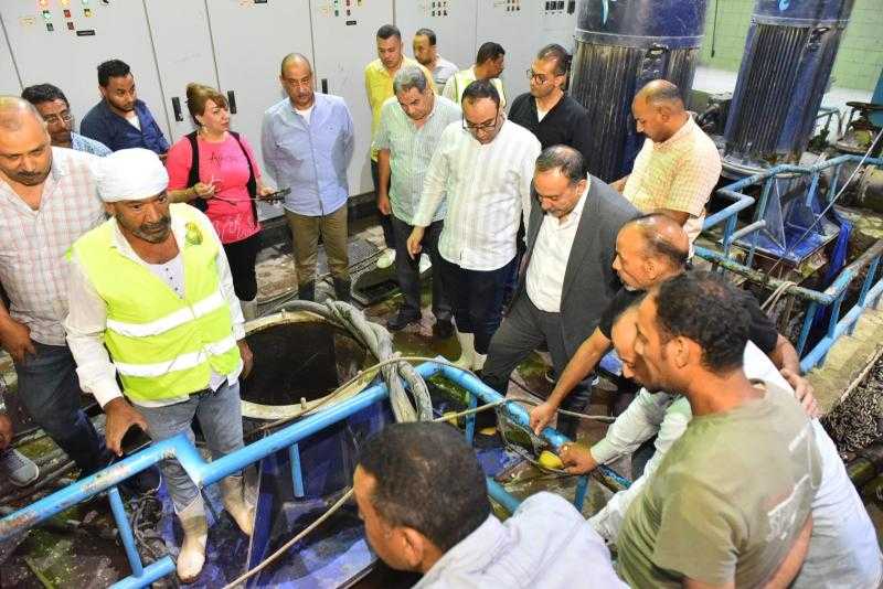 محافظ أسيوط يتابع أعمال إصلاح كسر مفاجئ بمحطة المراغي للصرف الصحي