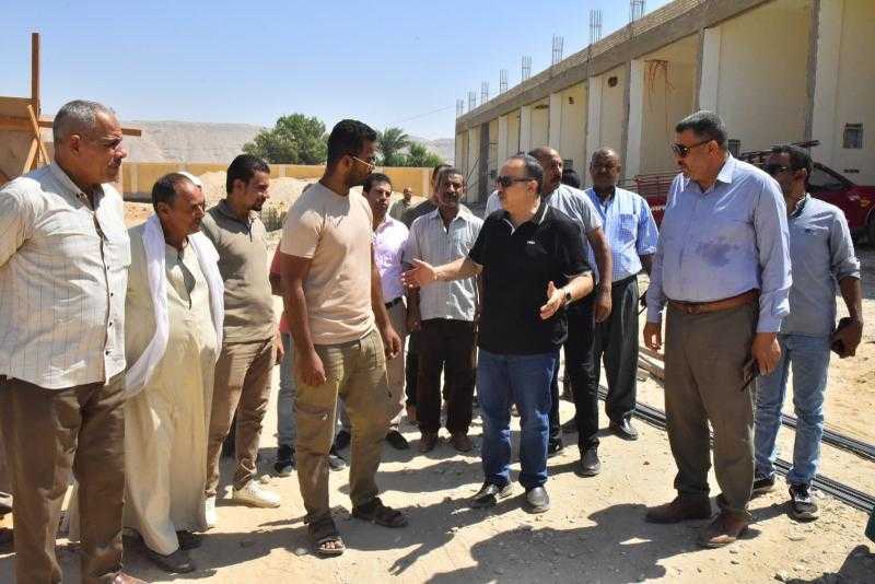 محافظ أسيوط يتابع إنشاء أول سوق حضري بالبداري على مساحة 20 ألف متر بتكلفة 115 مليون جنيه