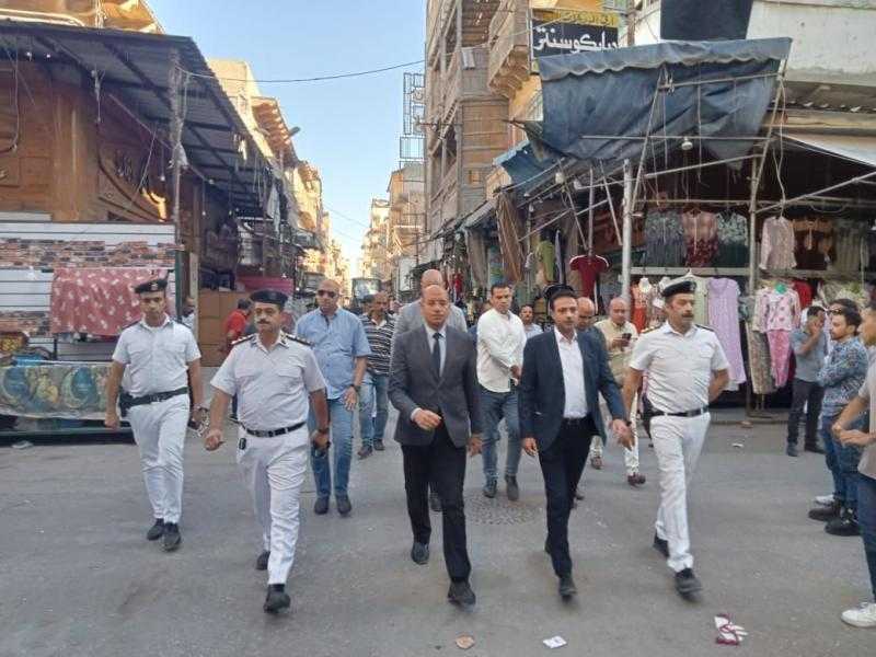 مدير أمن بورسعيد يقود حملة مكبرة لإزالة الإشغالات بشارع التجاري بحي العرب