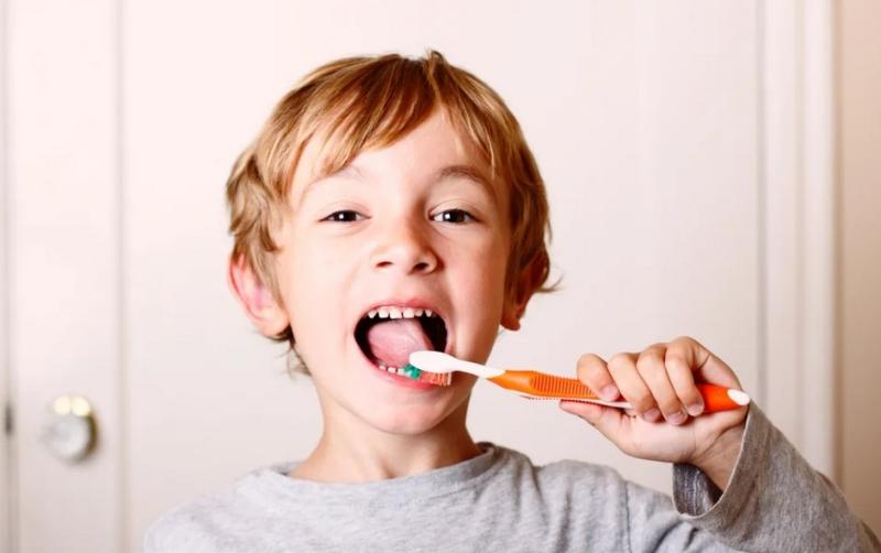 أسباب رائحة الفم الكريهة عند الأطفال