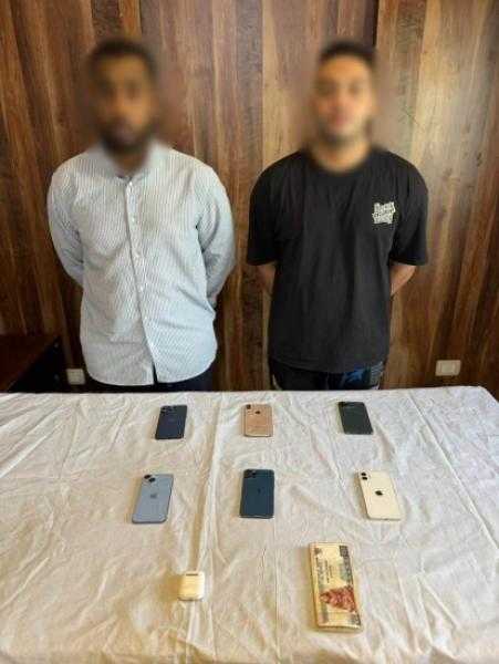 ضبط 3 عاطلين بالدرب الأحمر تخصصوا في سرقة الهواتف بالنشل