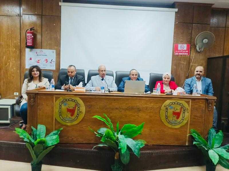 جامعة سوهاج تناقش جهود مصر في مجال الطاقة المتجددة