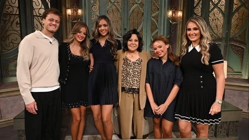 إسعاد يونس تستضيف الكابتن نادر السيد وعائلته في ”صاحبة السعادة”